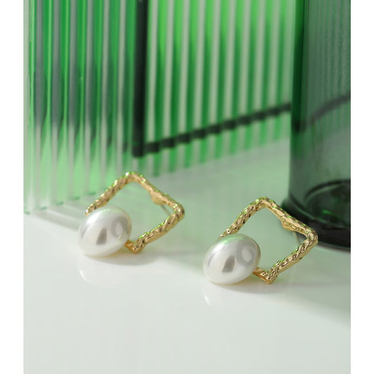 Pera Stylish Korean Romantic Freshwater Pearls Earrings